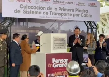Cablebús comienza a construirse con banderazo de Armenta en Puebla