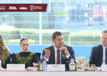 Armenta anuncia revisión legal de terrenos invadidos para expansión del Aeropuerto de Puebla