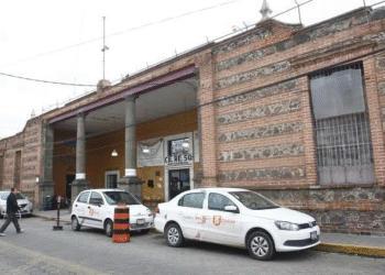 Trasladan a 30 reos del Penal de San Pedro Cholula al Cereso de Tepexi