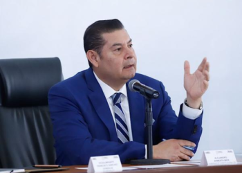 Armenta brinda respaldo a familia de víctimas de doble feminicidio en Pantepec