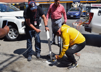 Limpian las calles de Agua Santa; Ayuntamiento de Puebla retira apartados de lugares y estructuras ilegales