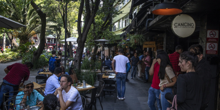 Economía mexicana creció 2.7% en julio, su mayor avance en dos años