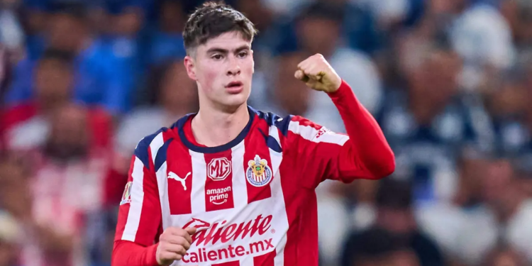 La ‘Hormiga’ deja Chivas y comienza su aventura europea con Olympiaco 