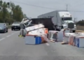 Volcadura de camioneta provoca tráfico intenso en la autopista México-Puebla 