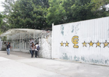 Piden frenar el peligro vehicular fuera de escuelas, suman un centenar de peticiones de infraestructura
