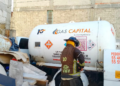 Fuga de gas en autotanque provoca movilización de bomberos en Texmelucan