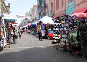 Cuatro agrupaciones concentran el comercio informal en dos vialidades del Centro Histórico en Puebla