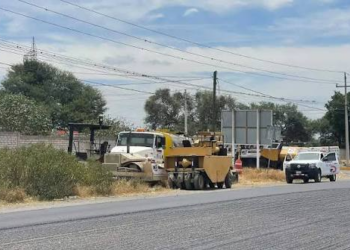 Reanudan rehabilitación de carretera Azumbilla-Tehuacán tras dos semanas