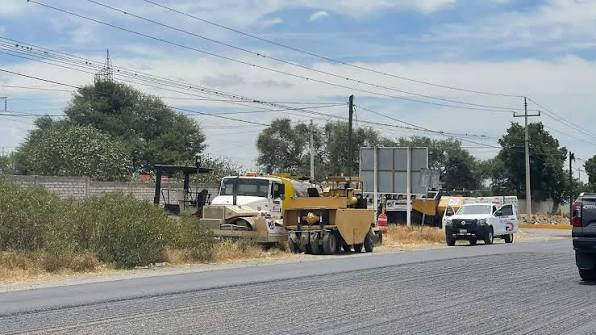 Reanudan rehabilitación de carretera Azumbilla-Tehuacán tras dos semanas