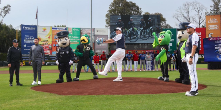 Policías de Puebla cambian el patrullaje por el béisbol en el Hermanos Serdán