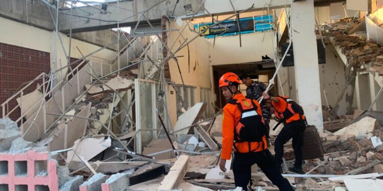 Sismos golpean Indonesia y España; activan alertas y evacuaciones 