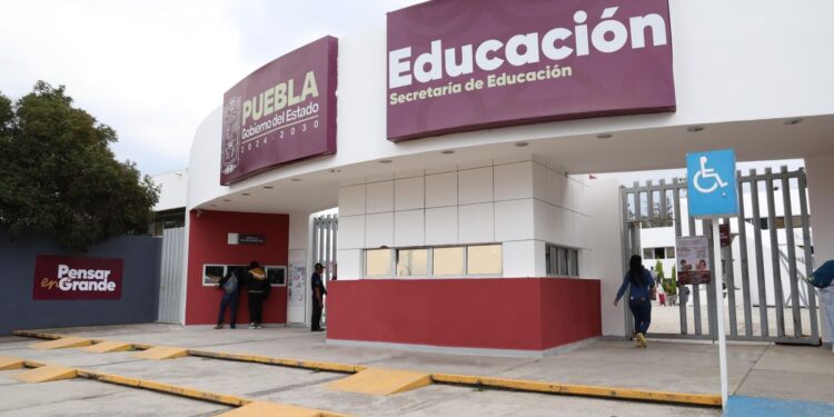Educación Pública frena novatadas en escuelas normales de Puebla