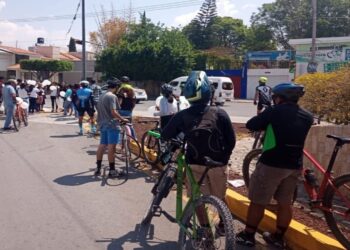 Ciclistas recuerdan a Prudencio con bicicleta blanca y exigen justicia