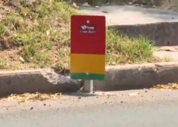 Tras fracaso de letreros fijos, Ayuntamiento prueba semáforos pluviales electrónicos en zonas de riesgo