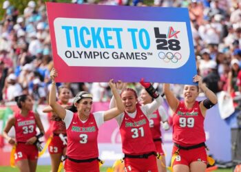 Integrantes de la selección femenil de flag football son recibidas con festejos tras clasificación a Los Ángeles 2028.