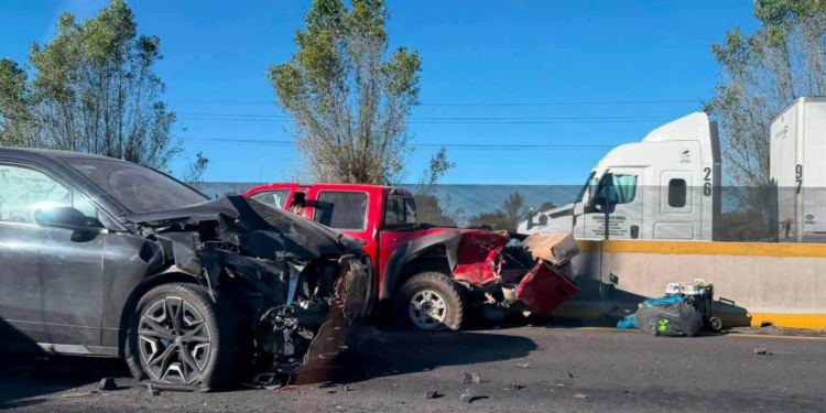 Dos choques provocan caos vial en la autopista México-Puebla