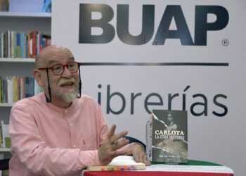 José Luis Trueba Lara revisa a Hidalgo y Carlota desde la novela histórica en BUAP