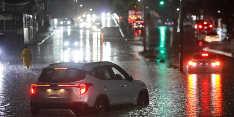 Avanzan obras en el Bulevar 5 de Mayo y Avenida Juárez por tormentas en la capital