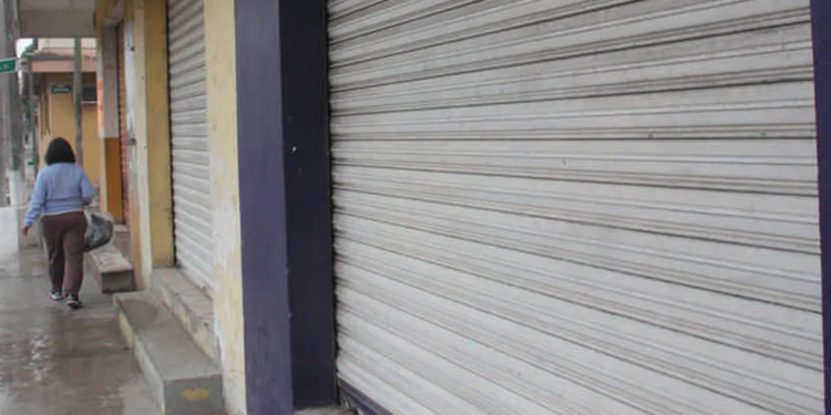 Cierran definitivamente más de 200 comercios en el Centro Histórico por bajas ventas y comercio informal