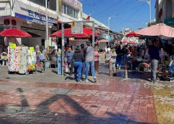 Tehuacán realiza operativo para recuperar banquetas del Centro Histórico