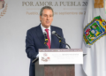 Colocan Alejandro Armenta y Pepe Chedraui Bando Solemne de las Fiestas Patrias 2026 en el Palacio Municipal