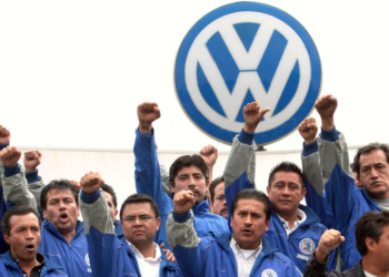 Trabajadores rechazan incremento salarial del 10.04% de Volkswagen