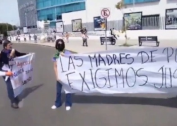 Acusan a cuatro agentes de la Fiscalía por violencia institucional en Puebla