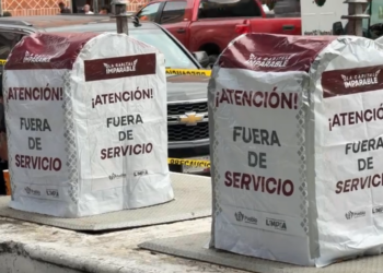 Botes inhabilitados y papeleras vandalizadas complican la celebración patria en el Zócalo de Puebla