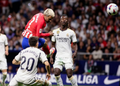 Real Madrid cae ante el Atlético mientras Barcelona repunta