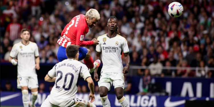 Real Madrid cae ante el Atlético mientras Barcelona repunta