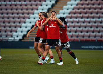 Rebeca Bernal firma doblete con el Manchester United en la Women’s League Cup