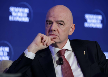 La UEFA valora llevar a Infantino a tribunales en Suiza