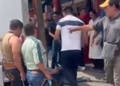 Comerciantes retienen y golpean a hombre por intento de robo en Texmelucan