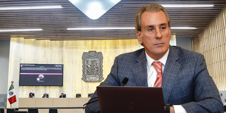 Chedraui choca con el Congreso: califica de «inconstitucional» adelantar la gubernatura de género