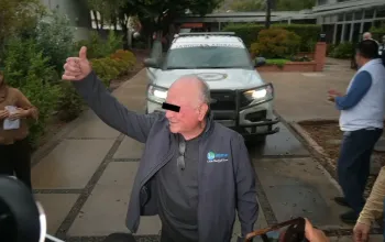 Ernesto Ruffo llega a Ensenada bajo prisión domiciliaria