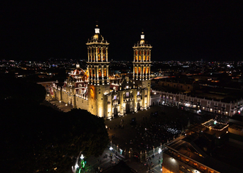 Inauguran Pepe Chedraui y Arquidiócesis de Puebla nueva iluminación de la Catedral