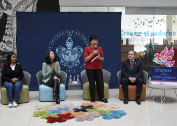 BUAP expone realidades indígenas en foro sobre identidad, cultura y los pueblos.