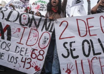 Estudiantes y organizaciones marchan en Puebla a 58 años de la matanza del 2 de Octubre