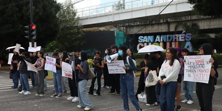 Estudiantes de la UDLAP exigen actualizar protocolo de género por caso de María Fernanda