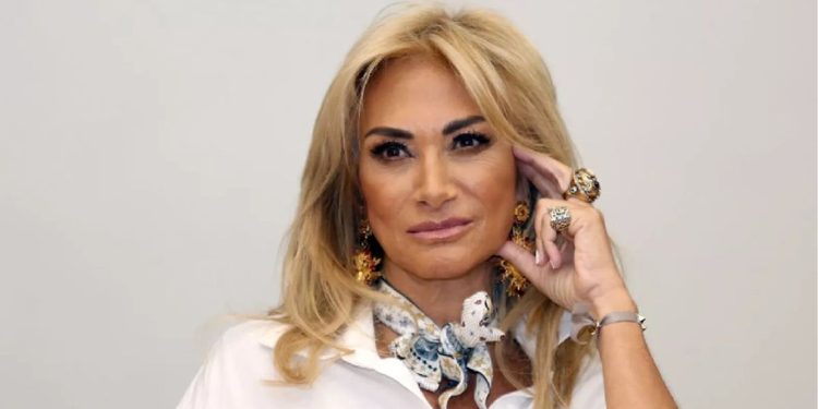 Adela Micha inventa delitos para despido injustificado, afirma extrabajadora