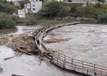 Desbordamiento del Atoyac cierra acceso a Angelópolis por la 11 Sur
