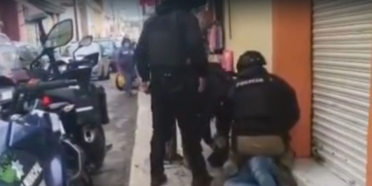 Dos delincuentes son detenidos tras persecución en San Martín Texmelucan