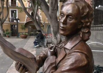 Vandalizan figura de Elena Garro por tercera vez; abandono alimenta el vandalismo en el Centro Histórico