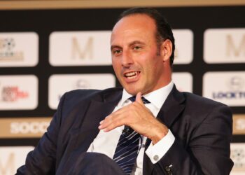 Ex defensa del Tottenham, Ramón ⁠Vega, anuncia que disputará presidencia de la FIFA
