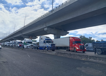 Suman siete cierres viales por manifestación de transportistas en Puebla