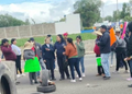 Bloquean Los Reyes de Juárez; padres exigen cambios en bachillerato