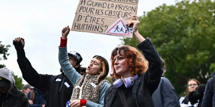 Protestas contra el costo de vida reúnen a cientos de miles en Francia