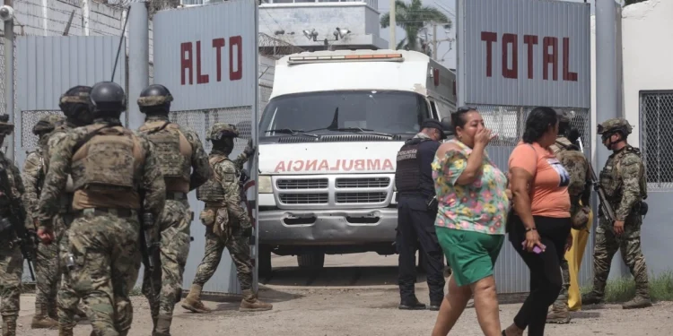 Dos riñas en el penal de Sinaloa dejan 12 muertos en menos de 24 horas.