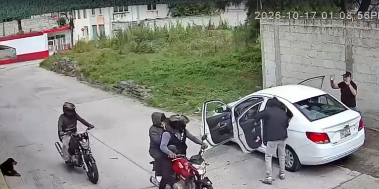Citan a familia para venderle un auto y les roban 140 mil pesos en Texmelucan