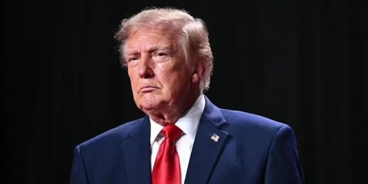 Trump sugiere cambiar de presidente en Ucrania y arremete contra Zelenski